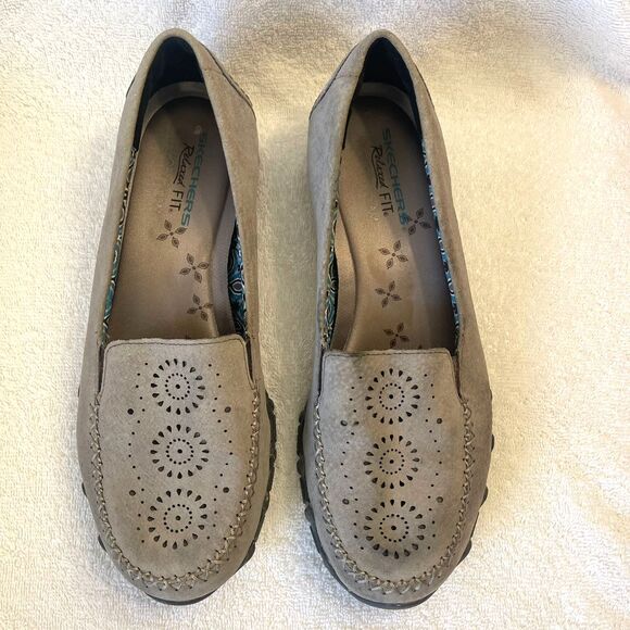Skechers Women's Relaxed Fit Memory Foam Loafers Gray suede Shoe Size 9 - Picture 2 of 10